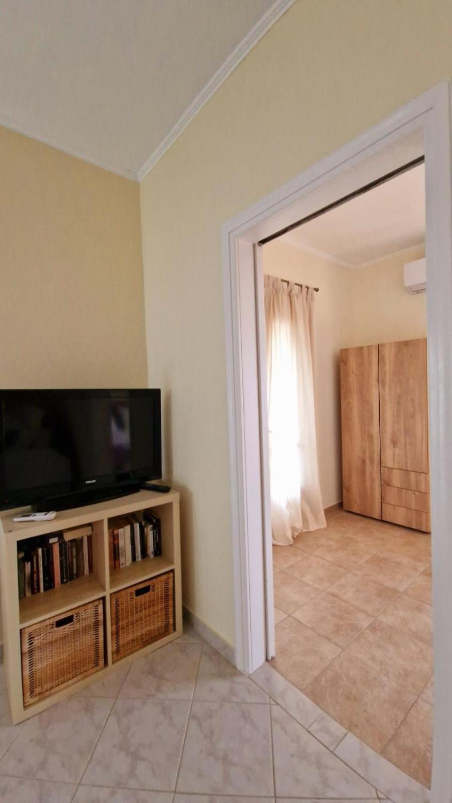 Efi Loutses Apartment *