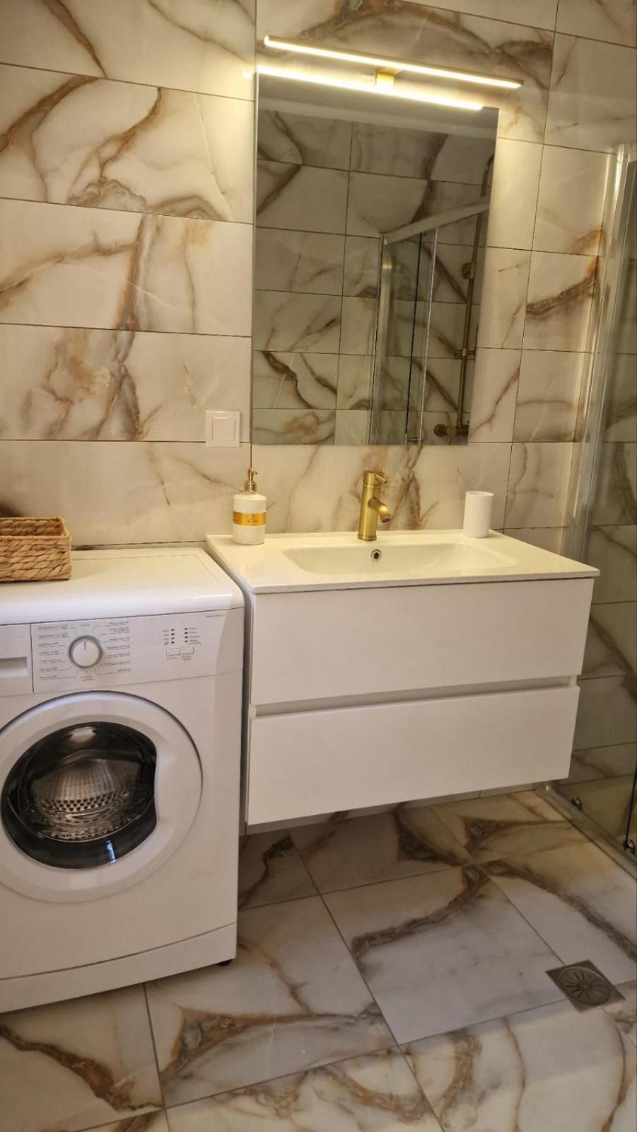 Efi Loutses Apartament *