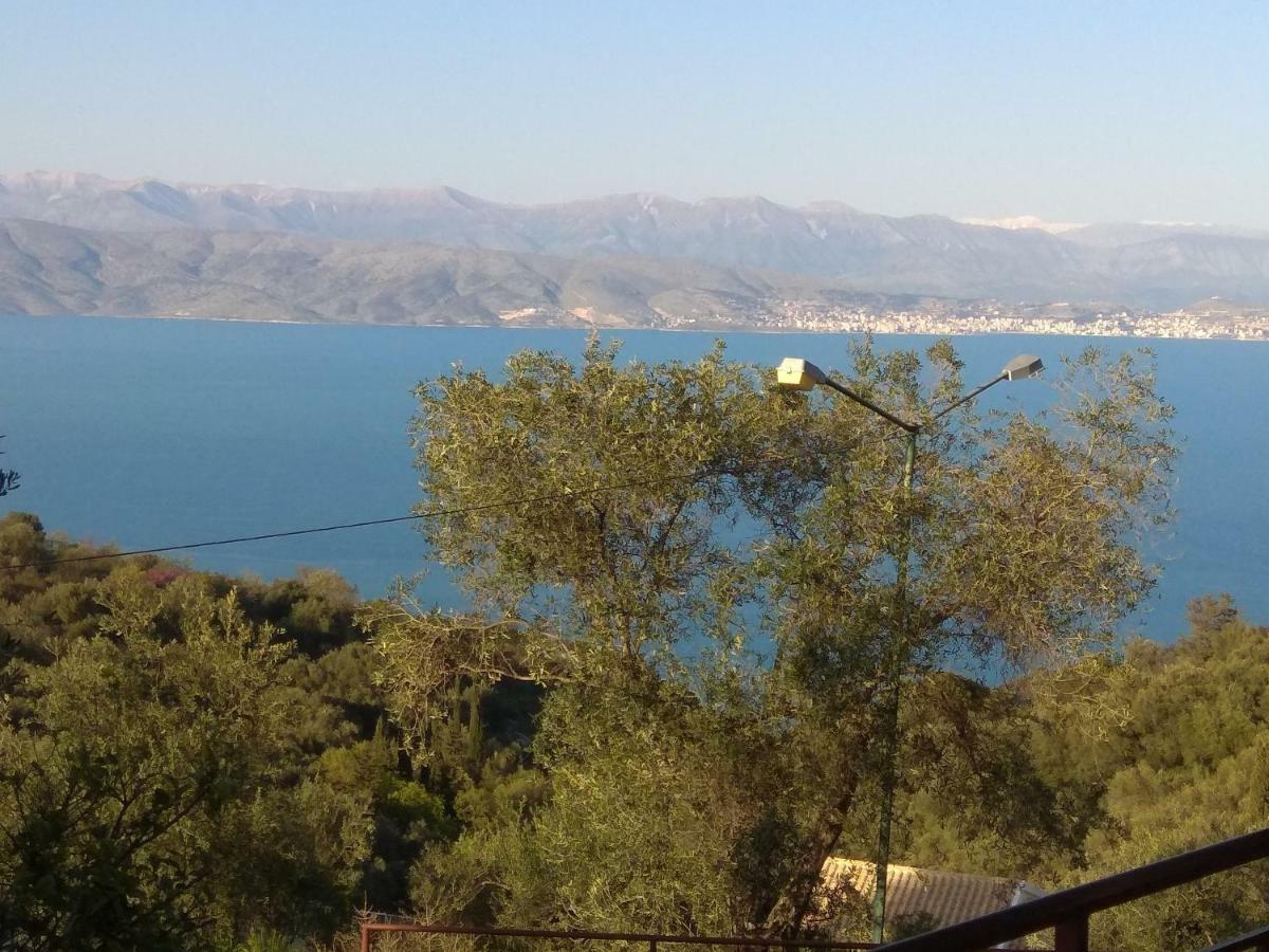 Efi Loutses Apartament *